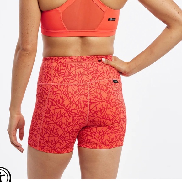 Oiselle Apenglow Monarch Pocketo 4” Shorts - Picture 2 of 6